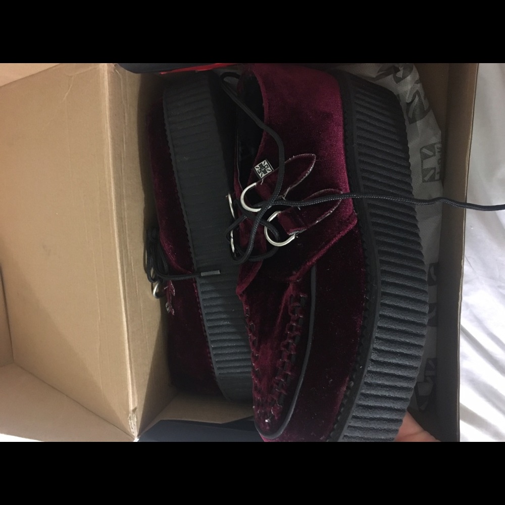 maroon velvet creepers