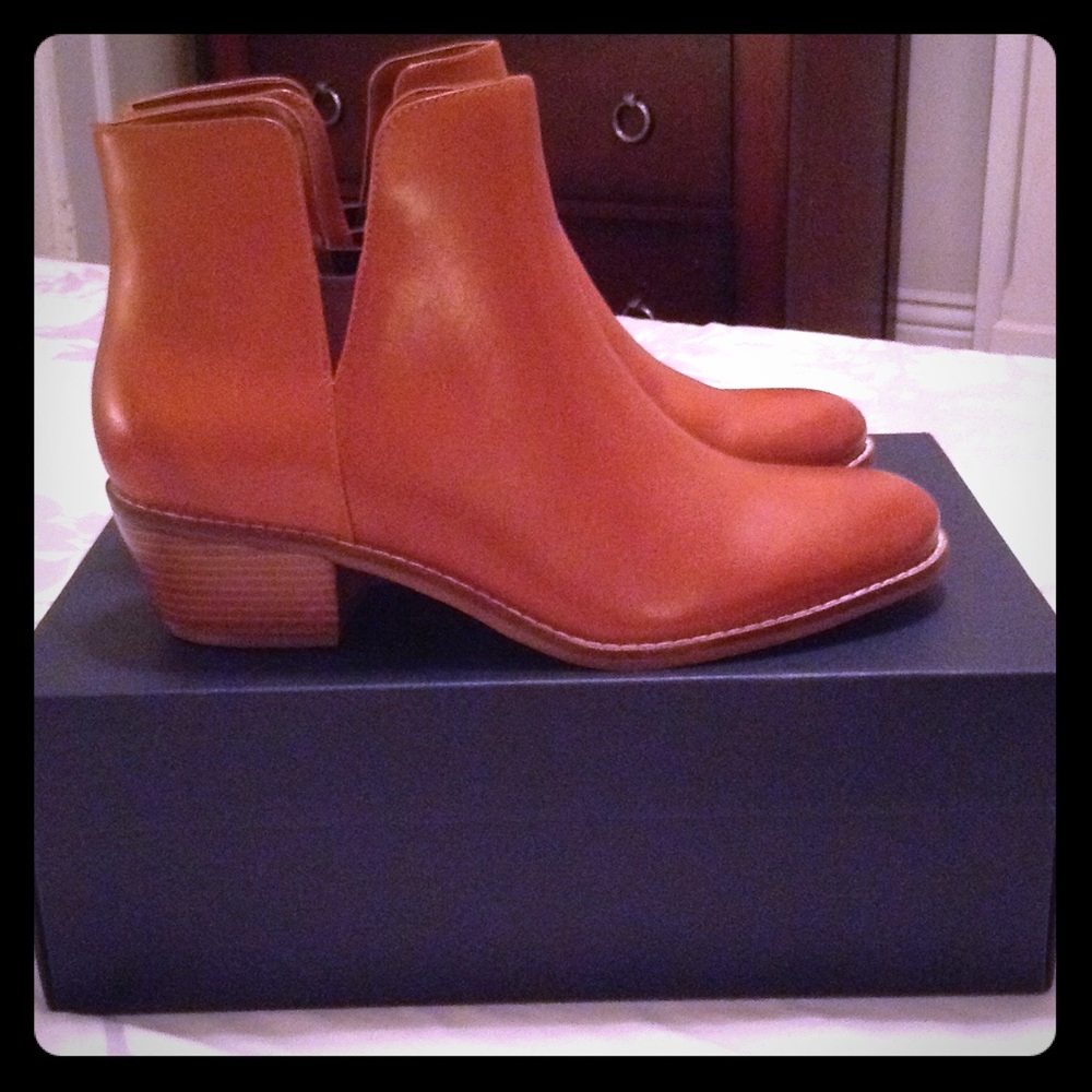 BRAND NEW Cole Haan 7M Ankle Boots Tan Leather WOW