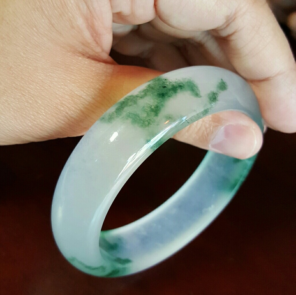 Hand-Carved Natural Jade Bracelet