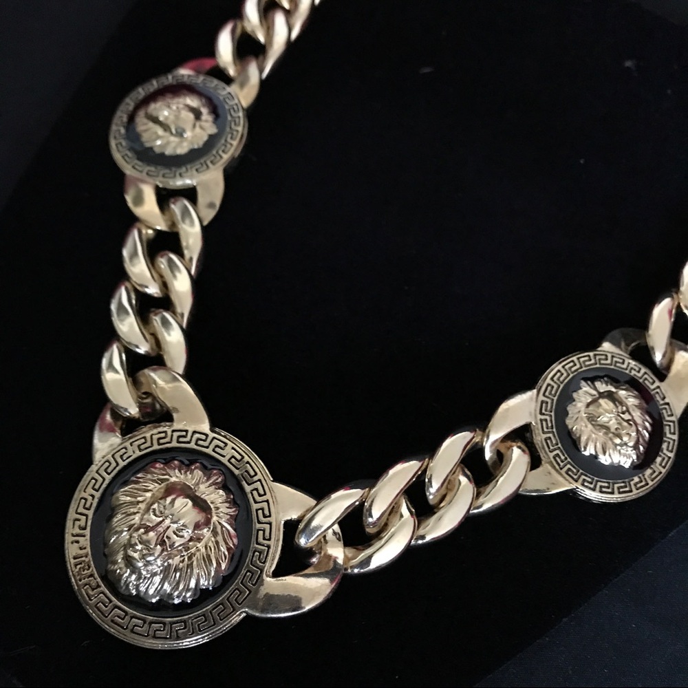 Lions Head Necklace - Picture 2 of 3