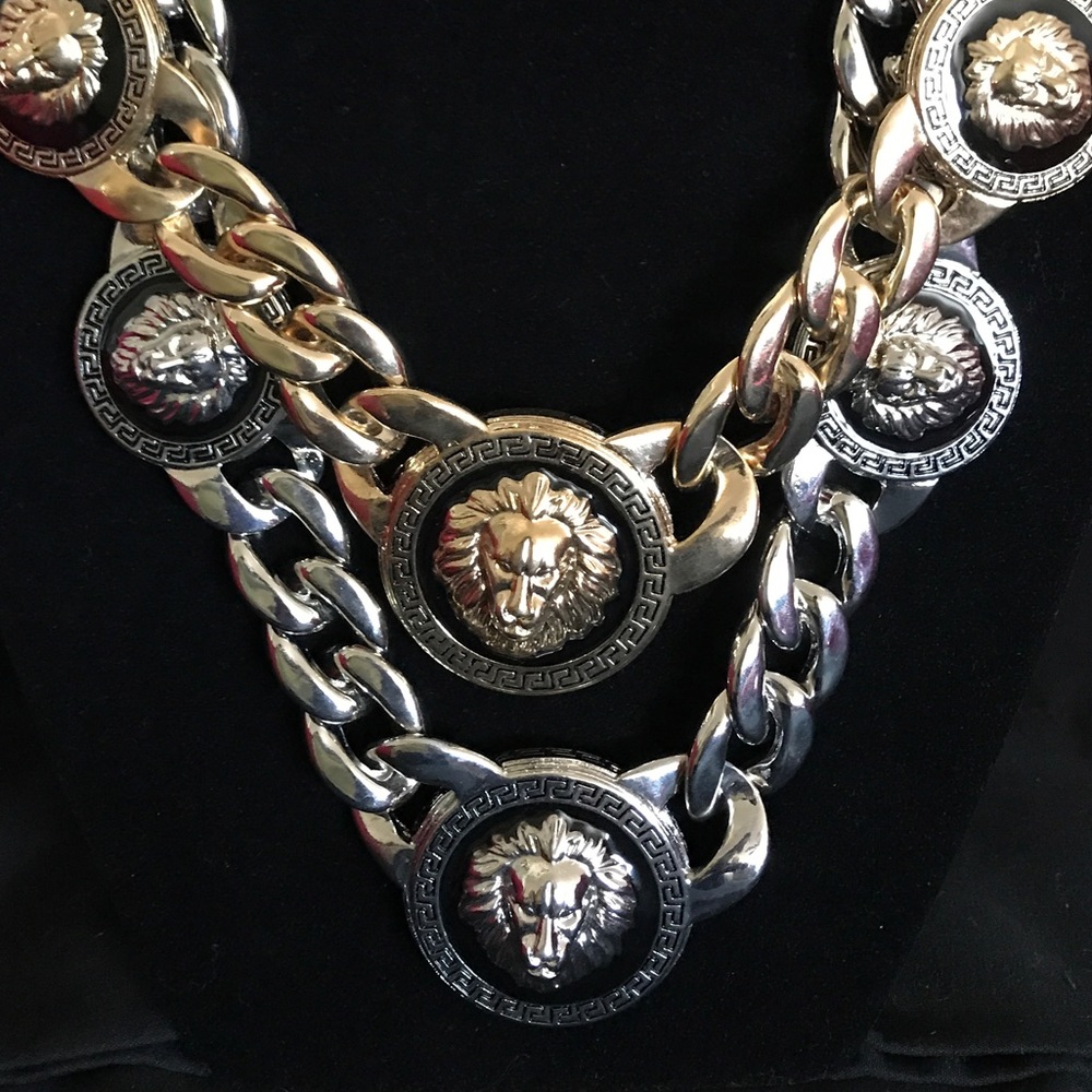 Lions Head Necklace - Picture 3 of 3