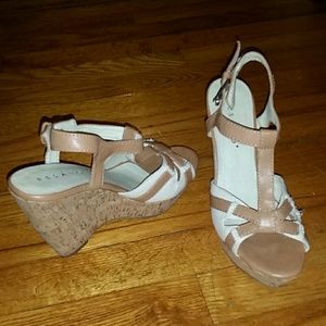 Pesaro Kambria Tan Wedges