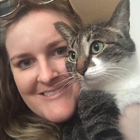 Meet your Posher, Taylor - Picture 2 of 3