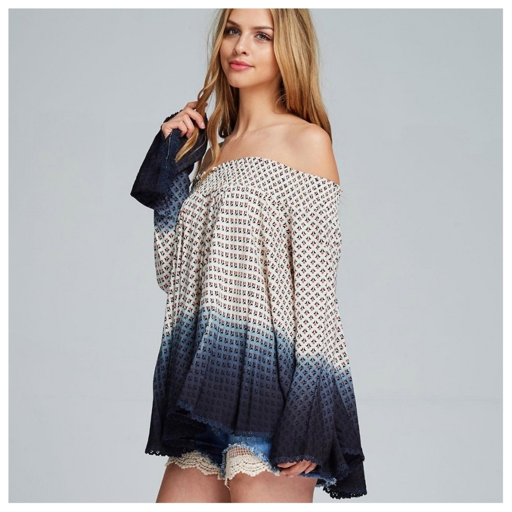 🦋MAKE AN OFFER!🦋 Blue And Ivory Ombre Top - Picture 2 of 4