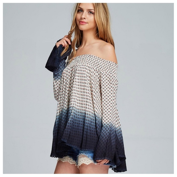 🦋MAKE AN OFFER!🦋 Blue And Ivory Ombre Top - Picture 2 of 4