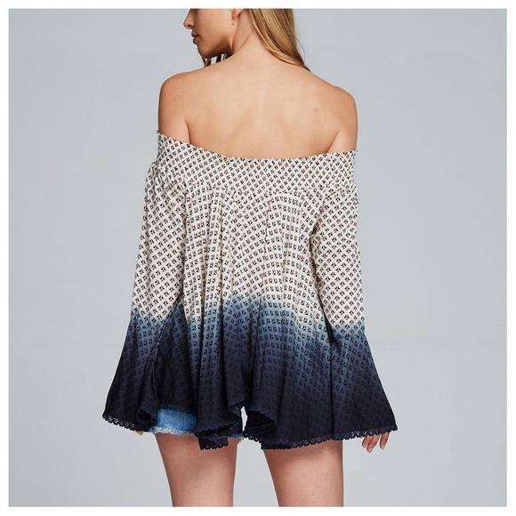 🦋MAKE AN OFFER!🦋 Blue And Ivory Ombre Top - Picture 4 of 4