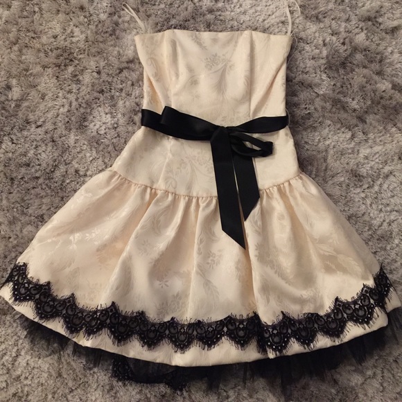 Jessica McClintock Dresses & Skirts - Jessica McClintock Party Dress size 4.