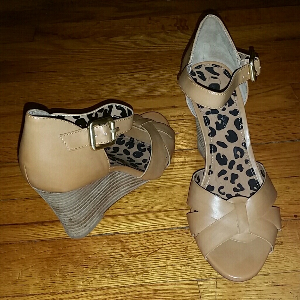 **FLASH SALE** Simpson Rebell Tan Wedges