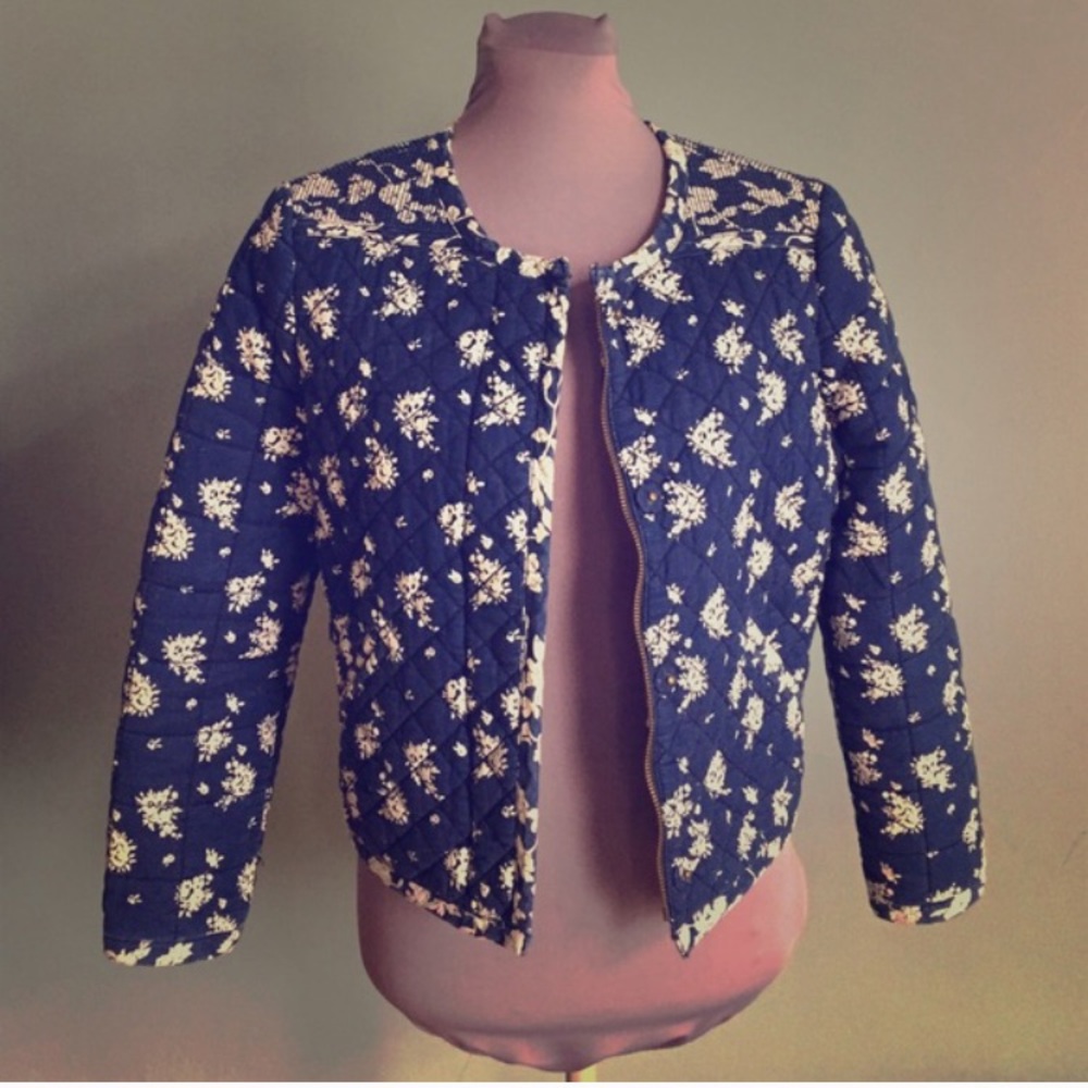 J. Crew navy & white floral quilted jacket. Size 4