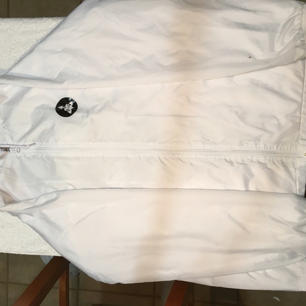 ULT windbreaker - Picture 2 of 4
