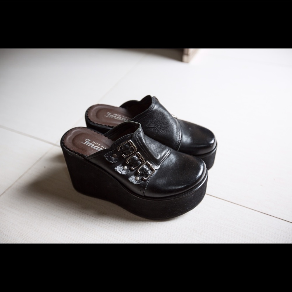 Creeper style foam platform