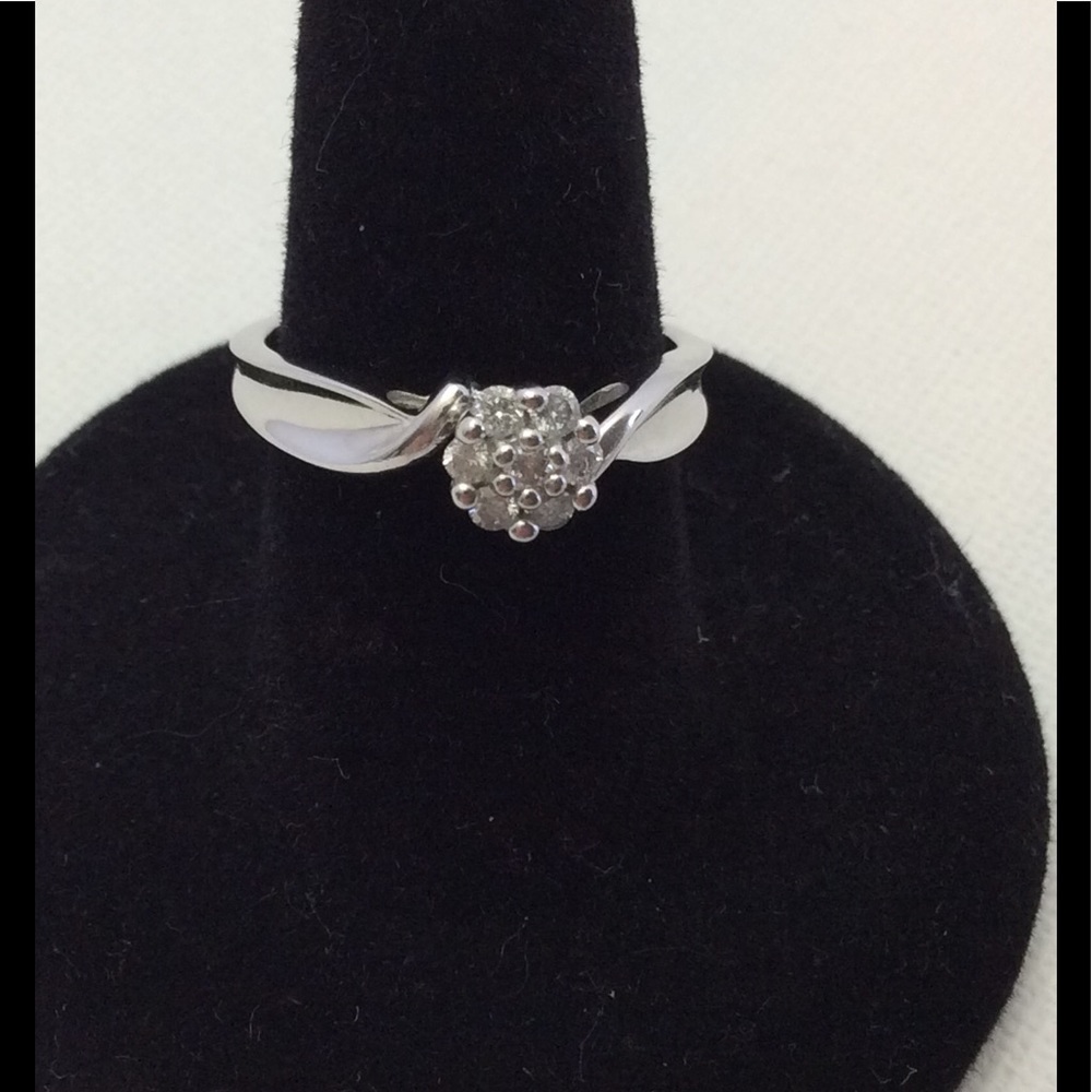 10K White Gold and Cluster of Diamonds