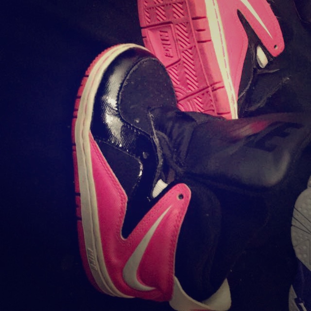 Nike toddler shoes with shoelaces