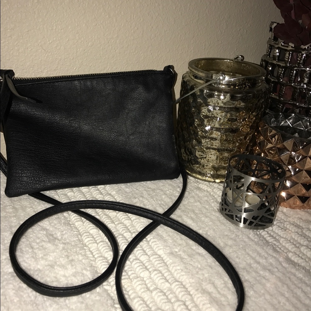 Very cute black cross body