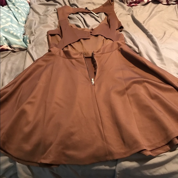 Brown dress - Picture 2 of 2