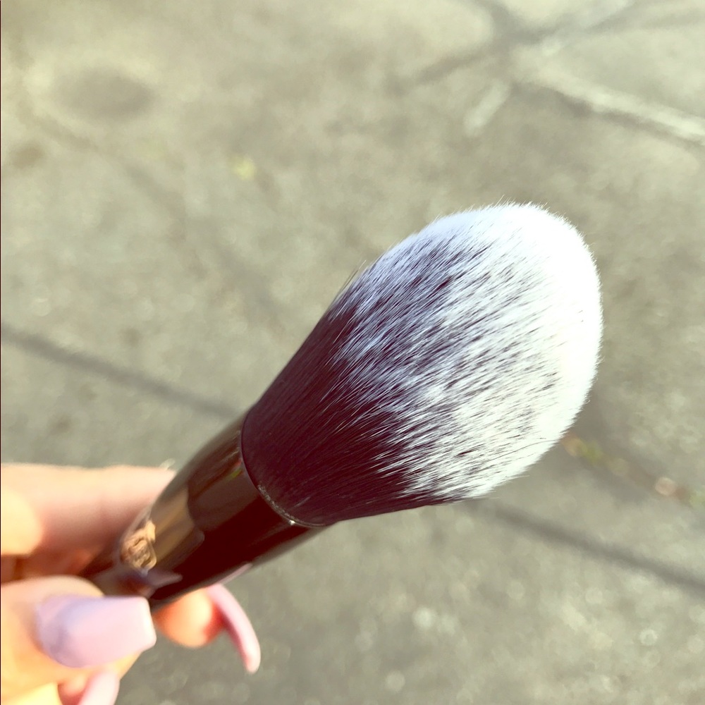 Kat von d Setting powder brush #20