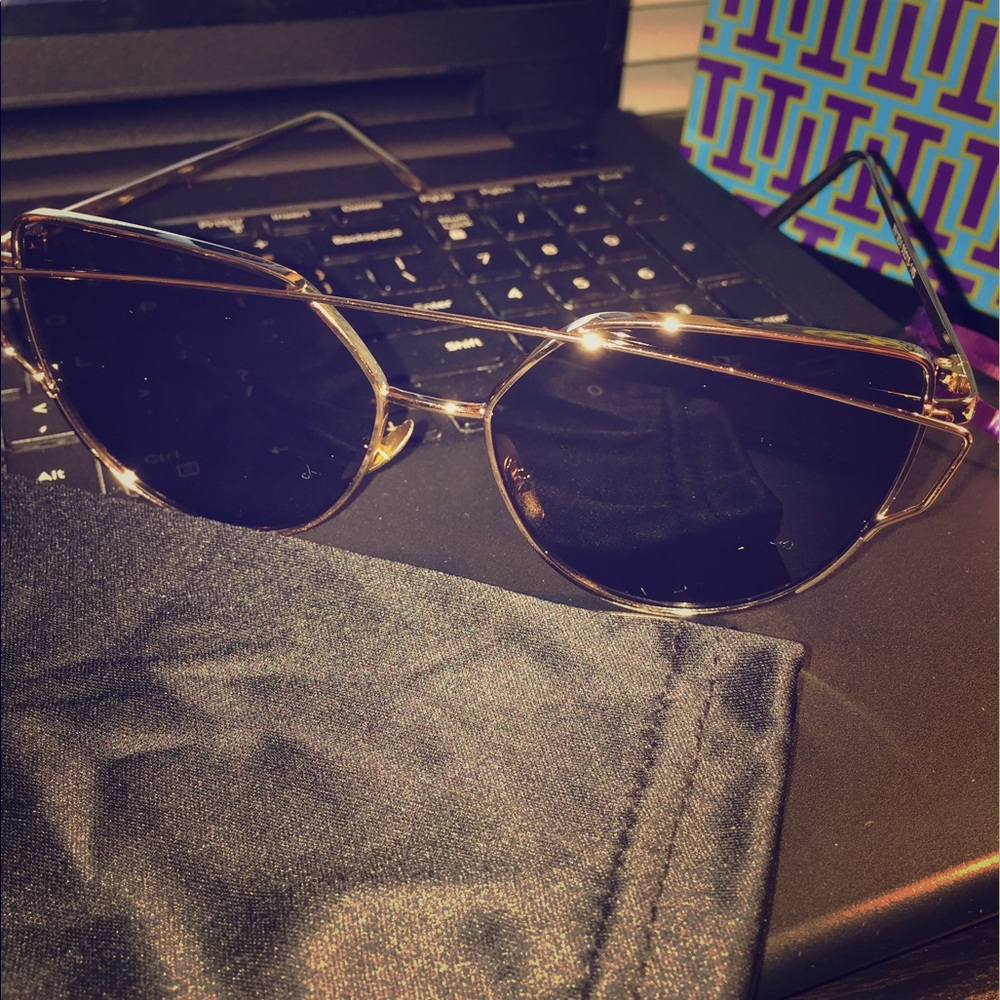 N.W.O.T Gold rimmed cat eyed sunglasses - Picture 3 of 8