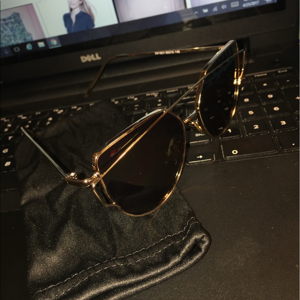 N.W.O.T Gold rimmed cat eyed sunglasses - Picture 5 of 8
