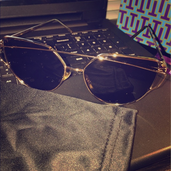 N.W.O.T Gold rimmed cat eyed sunglasses - Picture 3 of 8