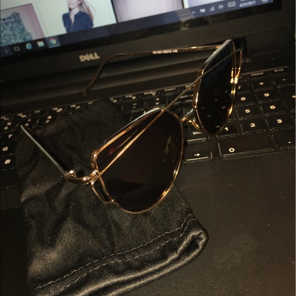 N.W.O.T Gold rimmed cat eyed sunglasses - Picture 5 of 8