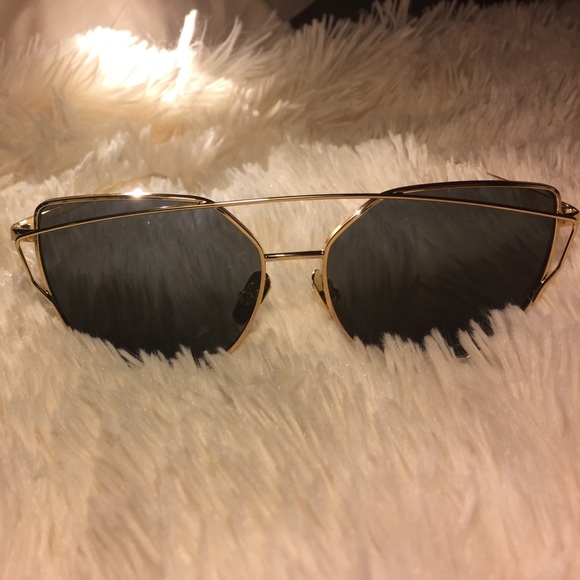 N.W.O.T Gold rimmed cat eyed sunglasses - Picture 2 of 8