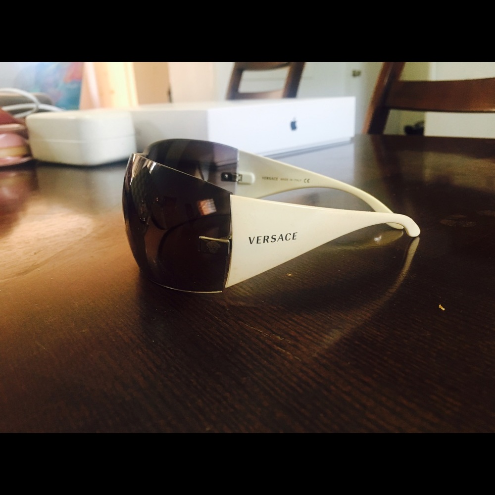 Versace women's sunglasses - Picture 1 of 3