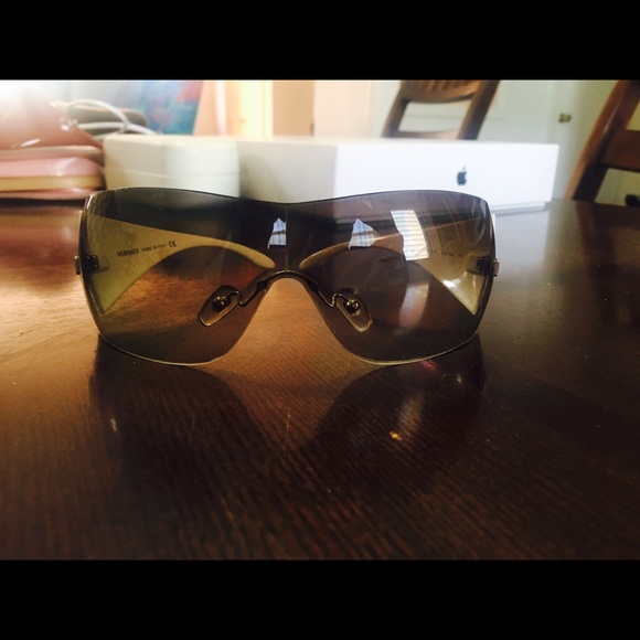 Versace women's sunglasses - Picture 2 of 3