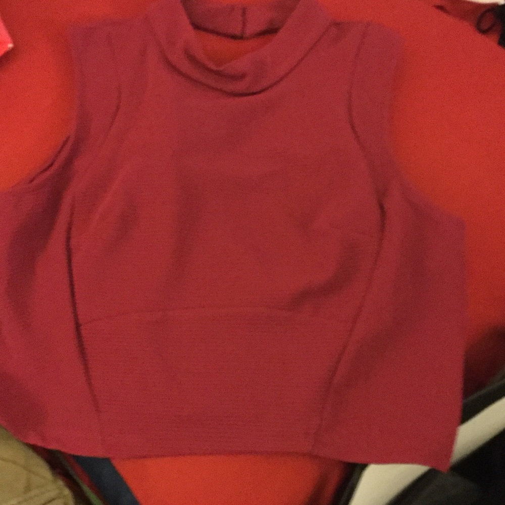 Sleeveless crop