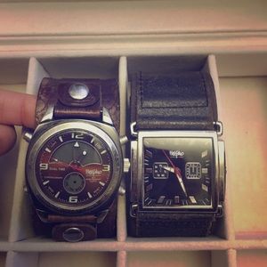 Bundle of 2 Mossimo men's leather watch !