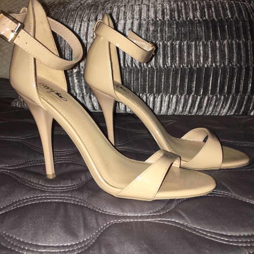 Mossimo ankle strap nude heels