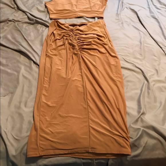 Two piece set - Picture 3 of 3