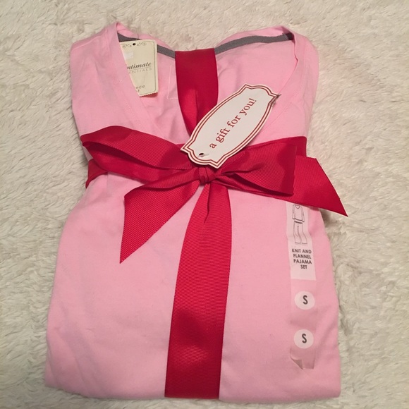 63 off intimate essentials Other NWT 🛋Intimate Essentials knit