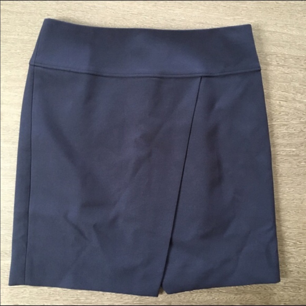 Like new! J crew crossover navy wrap skirt. Sz 8T