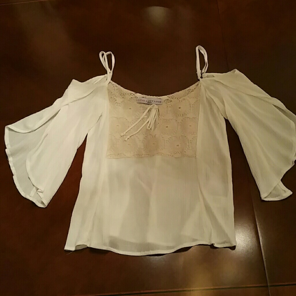 Lucy love cold shoulder top M