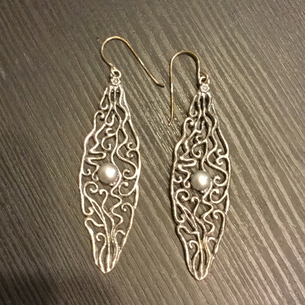 Passage To Israel SS Gray Pearl Earrings