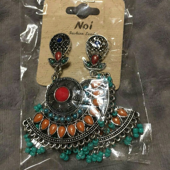 Sold FASHION LEADER JEWELRY EARRINGS - Picture 7 of 8