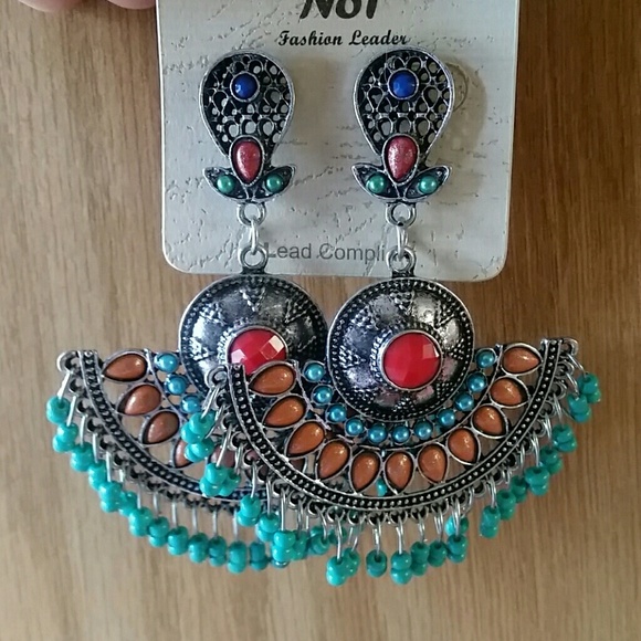 Sold FASHION LEADER JEWELRY EARRINGS - Picture 3 of 8