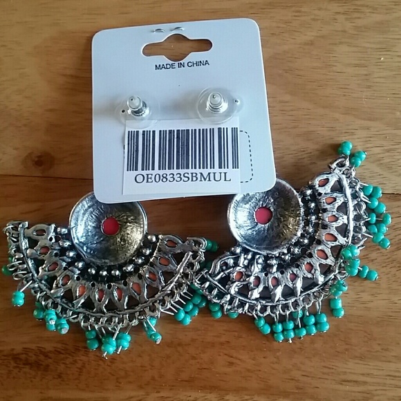 Sold FASHION LEADER JEWELRY EARRINGS - Picture 8 of 8