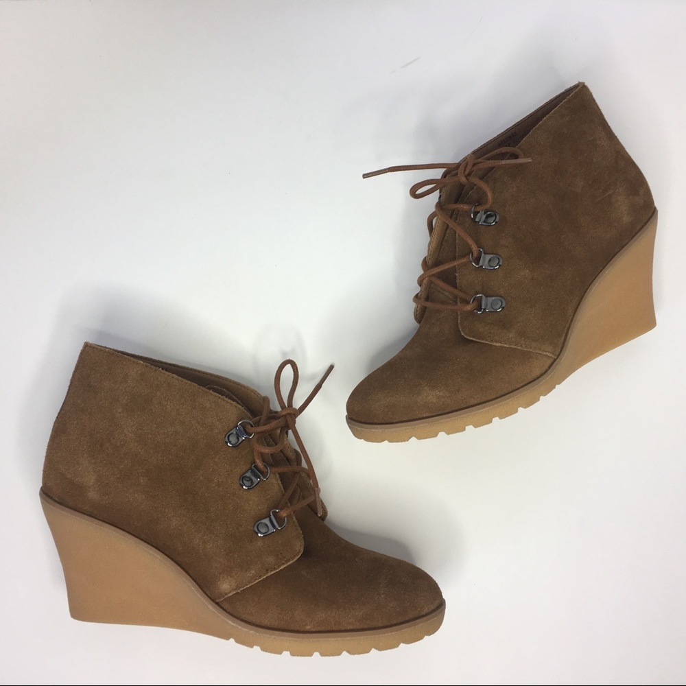 SUSINA tan wedge booties