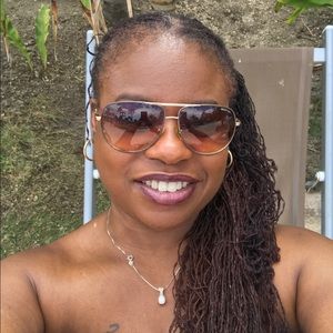 Meet your Posher, Felicia