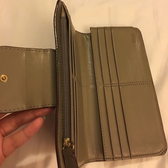 Coach bronze trifold leather wallet - Picture 4 of 6