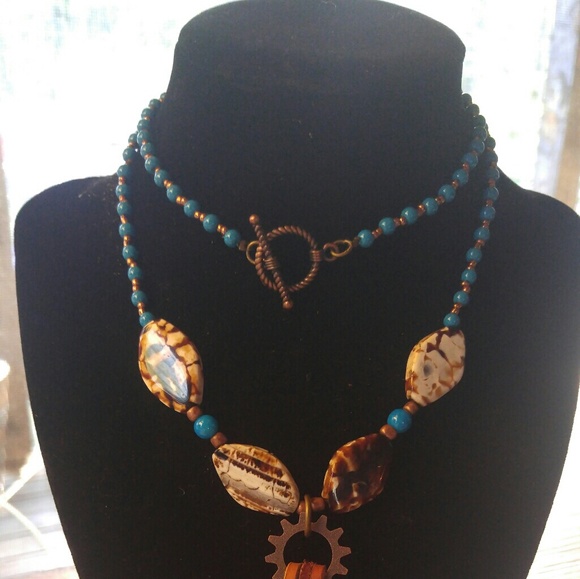 Leather and stone necklace - Picture 3 of 3