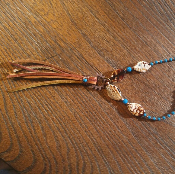 Leather and stone necklace - Picture 2 of 3