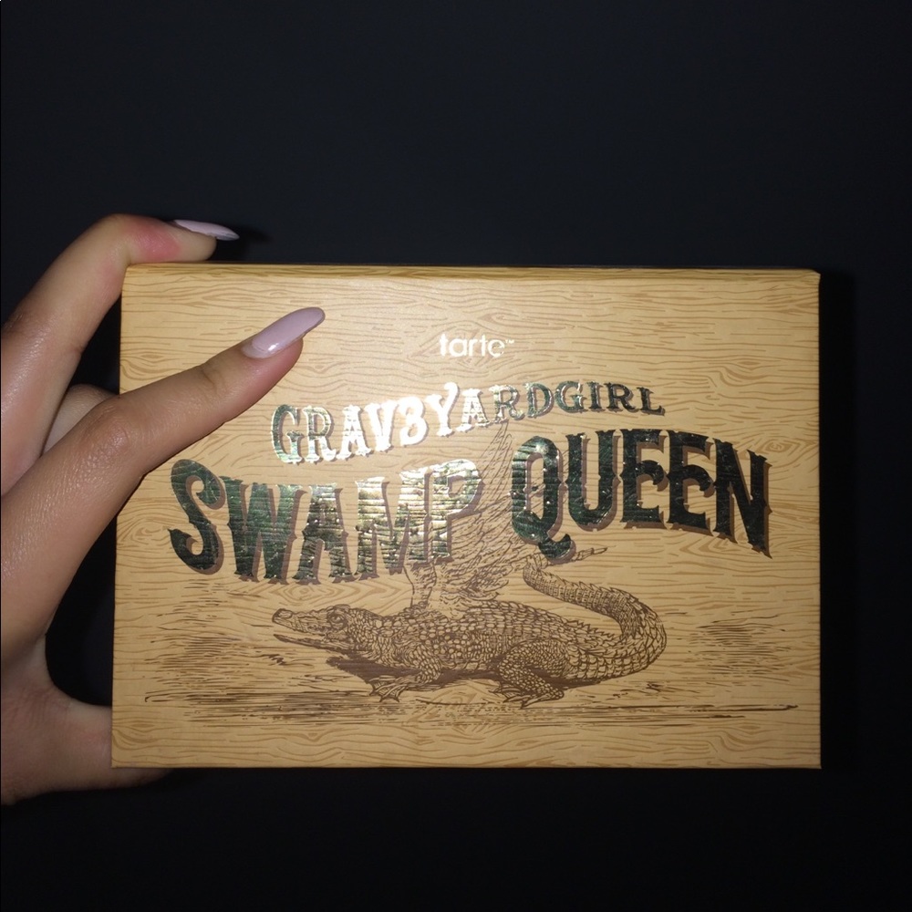LIMITED EDITION GRAV3YARD GIRL SWAMP QUEEN PALETTE