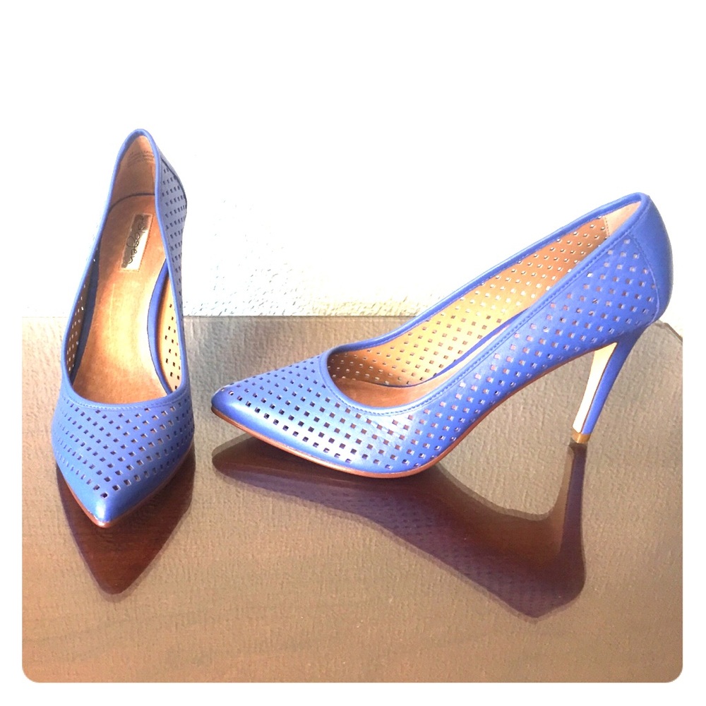 HALOGEN 'MANDIE' POINTY TOE PUMP