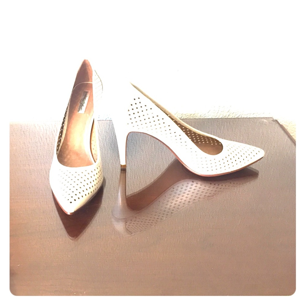 HALOGEN 'MANDIE' POINTY TOE PUMP