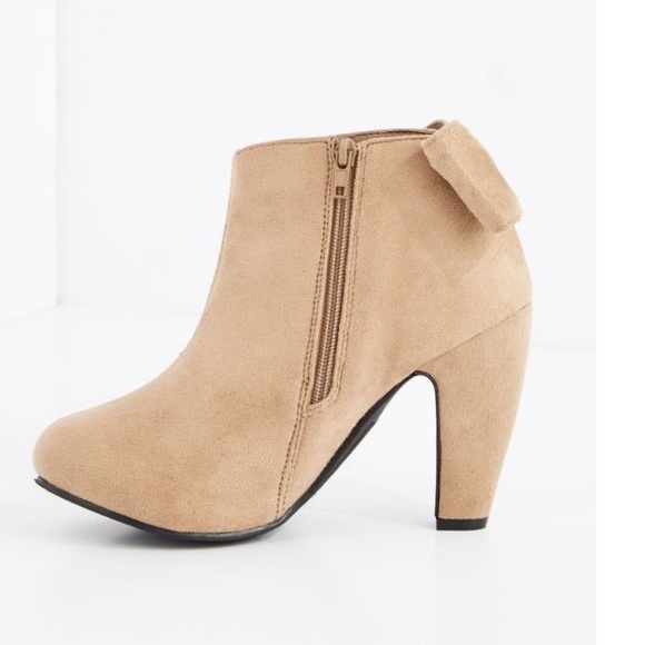 🎉SALE🎉Taupe bow tie booties - Picture 3 of 5