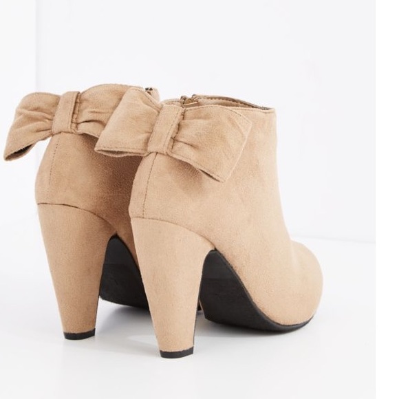 🎉SALE🎉Taupe bow tie booties - Picture 2 of 5
