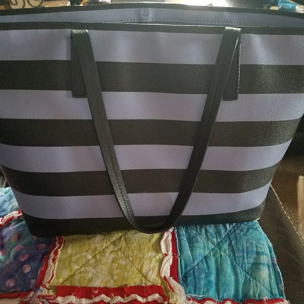 Kate Spade Hawthorne Tote and matching wallet