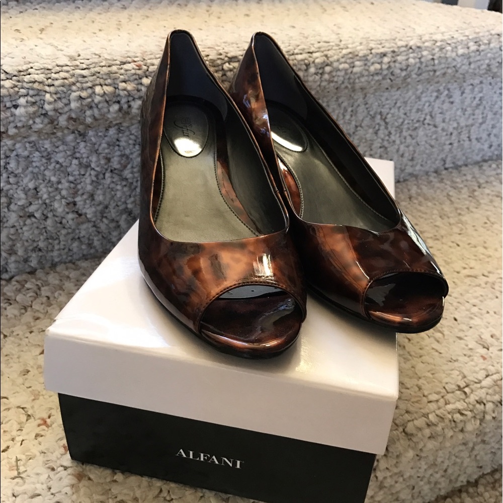 ALFANI STEP N FLEX WEDGE HEEL